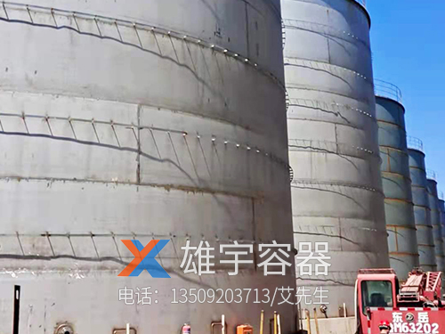 大（dà）型儲油罐